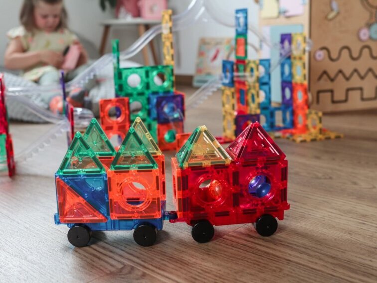Magnetbausteine EliFix Fresh – Kugelbahn 222 Teile mit leuchtenden Kugeln