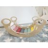 Drevena montessori houpacka pro deti barevna 5in1