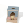 Holzbox mit Kugeln zur Förderung der Feinmotorik und Hand-Auge-Koordination