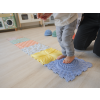 Sechs bunte Massagematten mit unterschiedlichen 3D-Strukturen